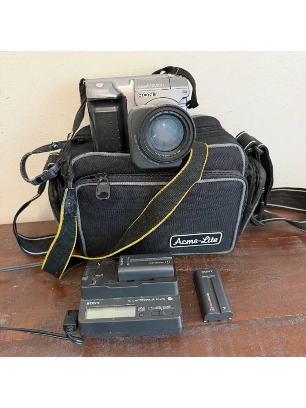 Sony Mavica MVC FD91 Digital Camera Bundle Battery Charger Bag Untested